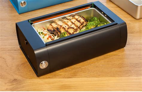 lunch box that heats up food